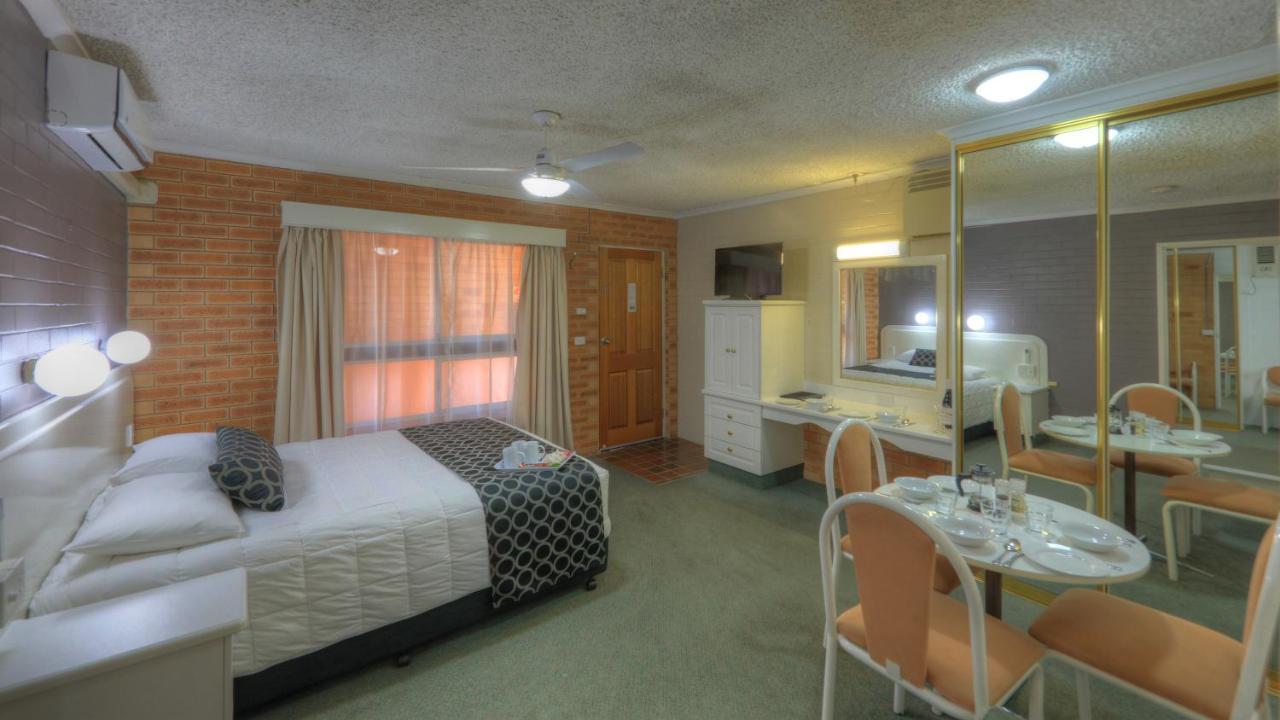 Cousins Motor Inn Инверелл Экстерьер фото