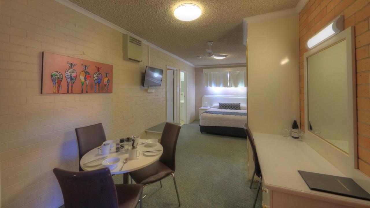 Cousins Motor Inn Инверелл Экстерьер фото