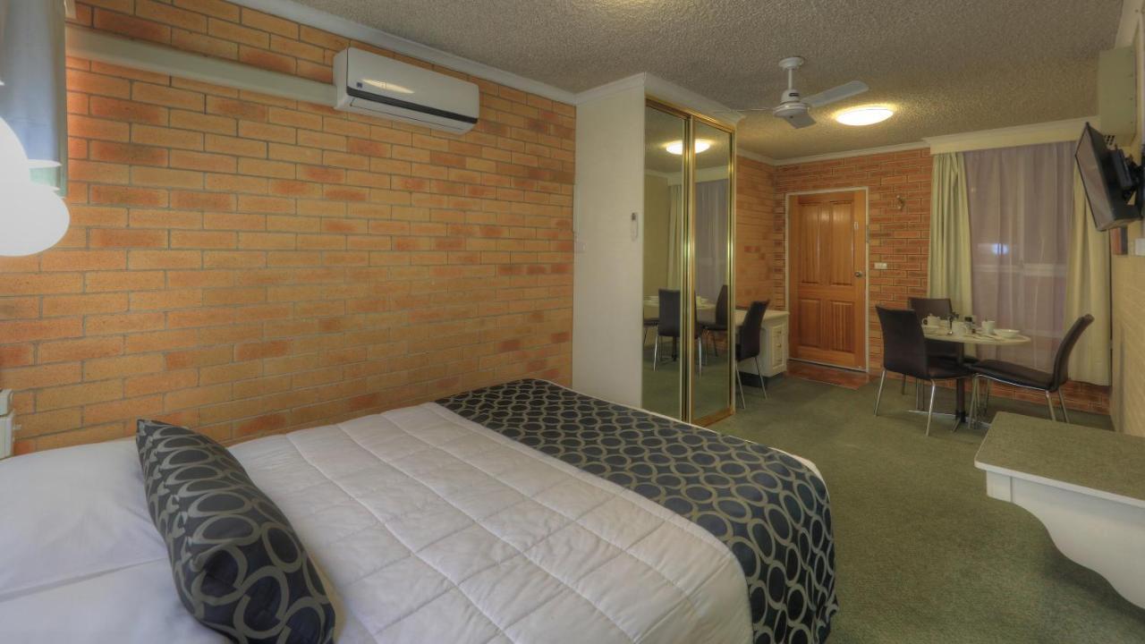 Cousins Motor Inn Инверелл Экстерьер фото