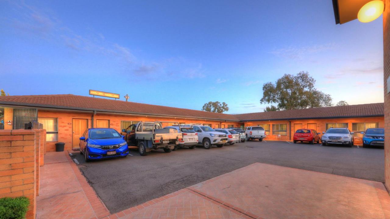Cousins Motor Inn Инверелл Экстерьер фото