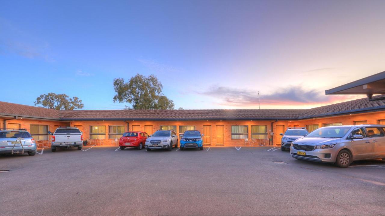 Cousins Motor Inn Инверелл Экстерьер фото