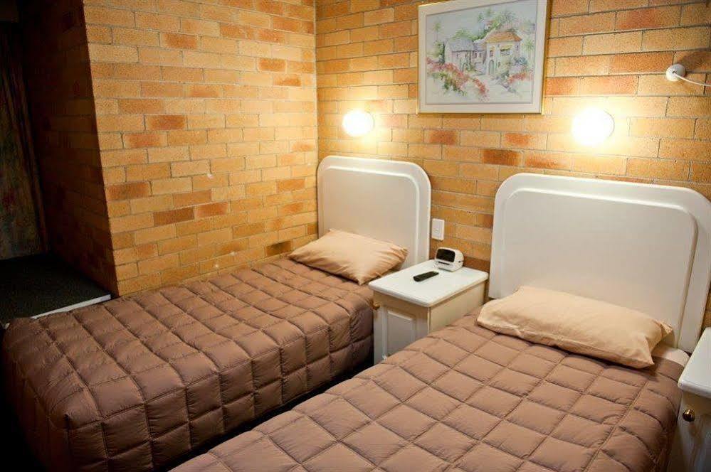 Cousins Motor Inn Инверелл Экстерьер фото