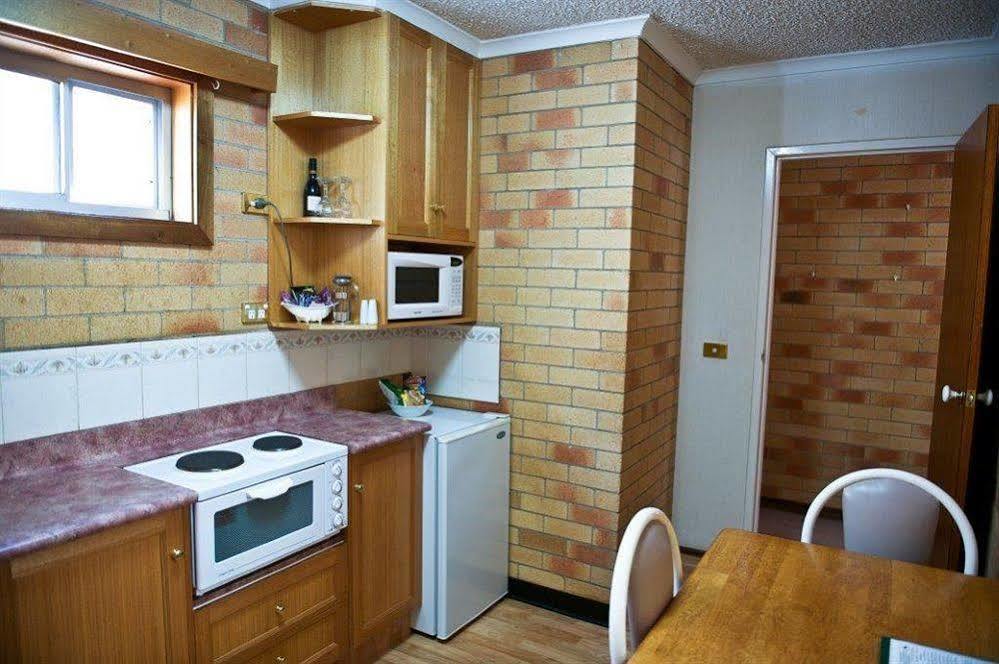 Cousins Motor Inn Инверелл Экстерьер фото
